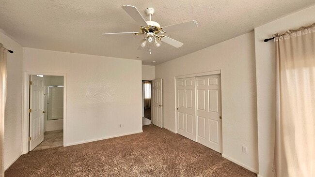 Building Photo - Parkway Village Beauty - 3 Bed + 3 Bth!