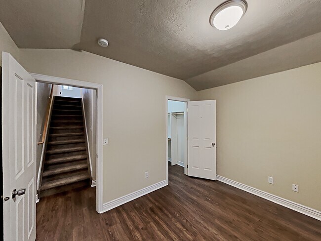 Building Photo - 3721 Lake Vista Dr