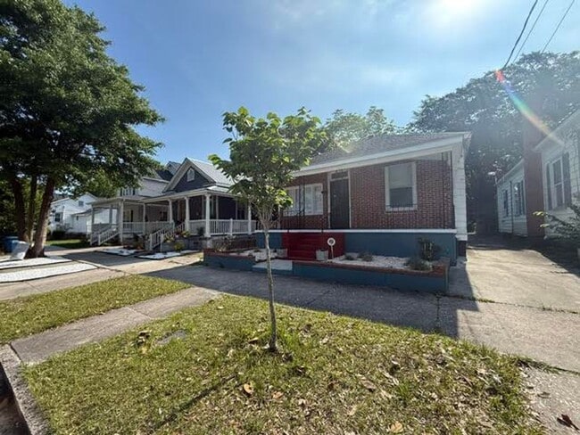 Building Photo - 1009 S 6th St