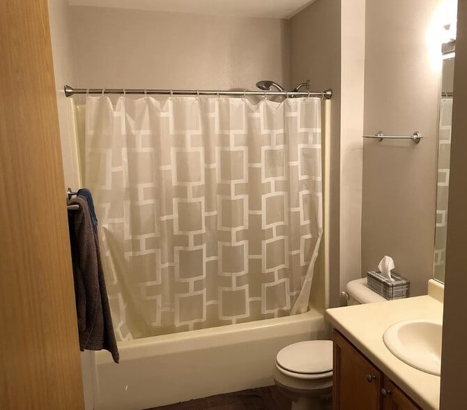 Building Photo - 204A E Parkview St