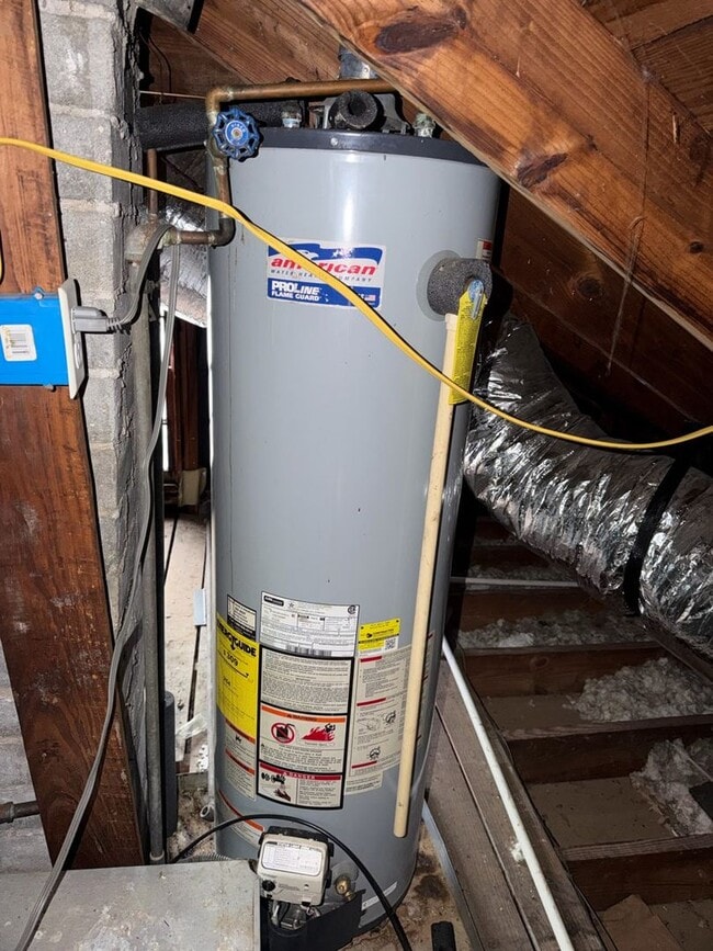 Building Photo - Charming 3-Bed, 1-Bath Home with Spacious Yard