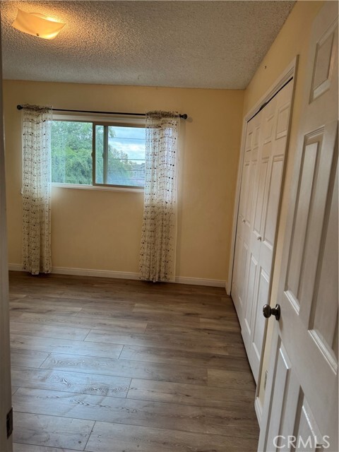 Building Photo - 1130 W Huntington Dr