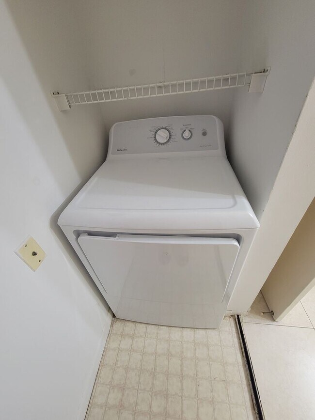 Building Photo - ***Beautiful Clean ready to move-in Condominium 2BR/2.BA ***