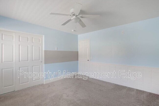 Building Photo - 29880 Pinehurst Dr