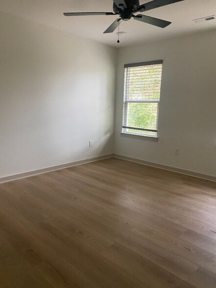 Building Photo - 313 W Broad St