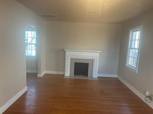 Building Photo - 301 NE 26th St