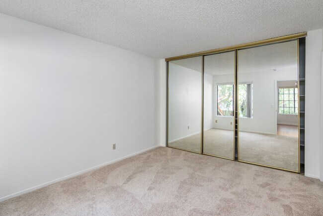 Building Photo - 2392 Archwood Ln