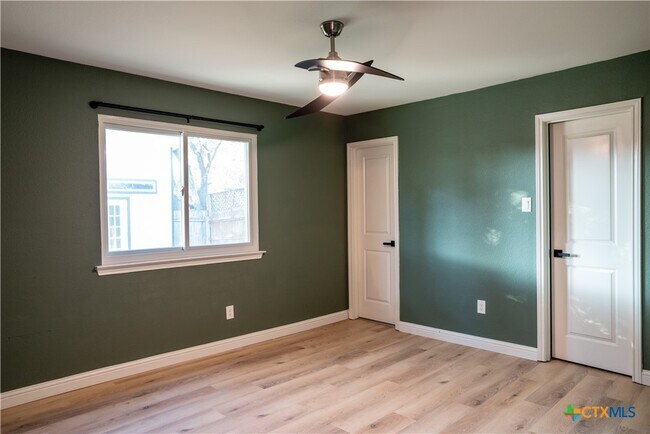 Building Photo - 9828 Briar Ridge Dr