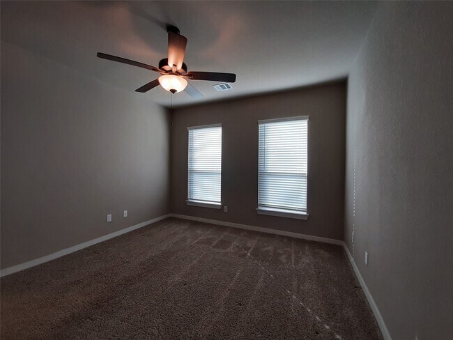 Building Photo - 9741 Grosbeak Ln