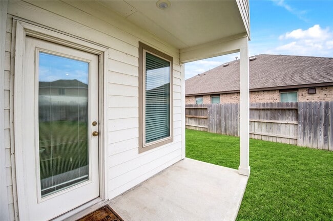 Building Photo - 26627 Ledgemont Dr