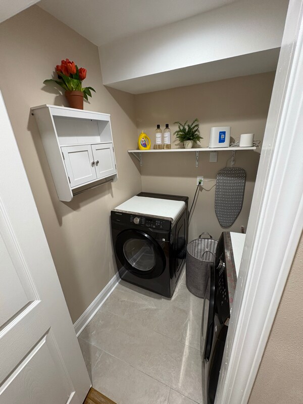 Building Photo - 1216 Hymelia Ave