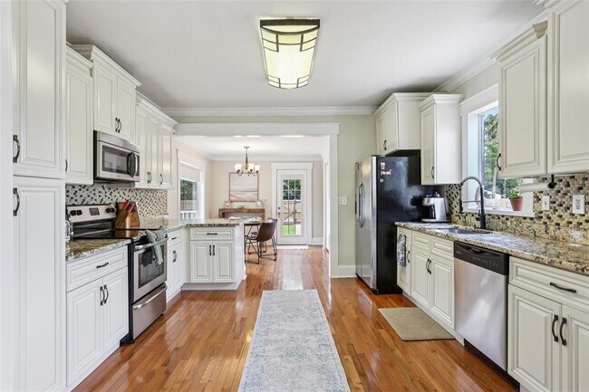 Building Photo - 712 E Caracas St