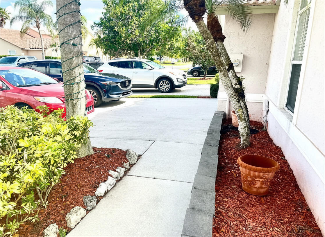 Building Photo - 10614 Lake Shore Dr