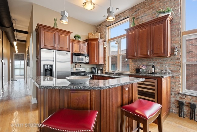 Building Photo - 1452 W Fullerton Ave