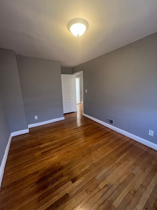 Building Photo - Lovely 3 Bedroom Home in East Baltimore