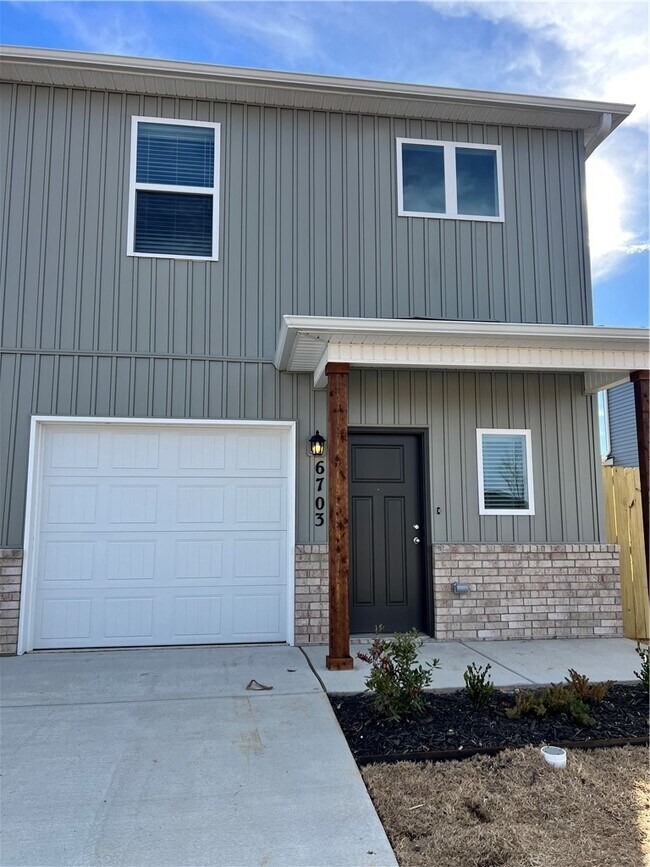 Building Photo - 6703 SW Dignity Ave