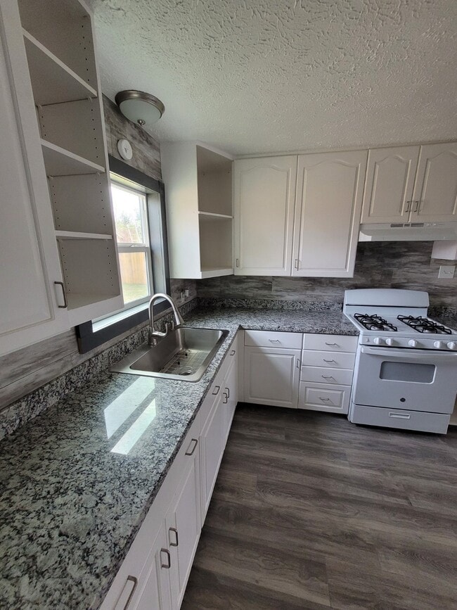 Building Photo - 7617 Delavan Dr