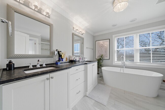 Building Photo - 7814 Brookbank Rd