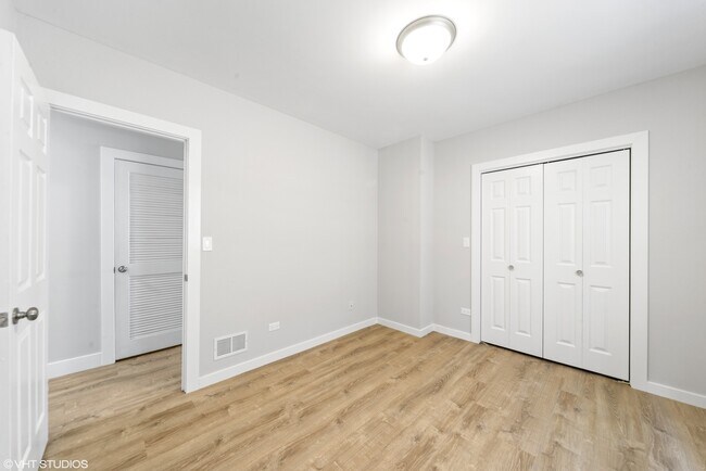 Building Photo - 6042 W 63rd St