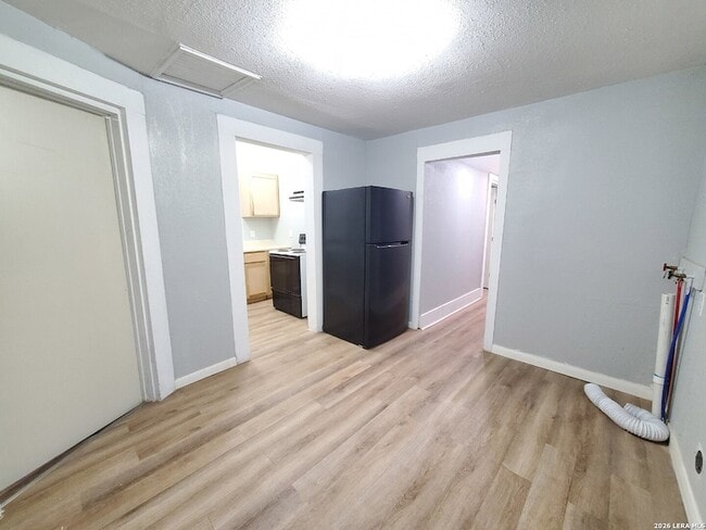 Building Photo - 2318 Ruiz St