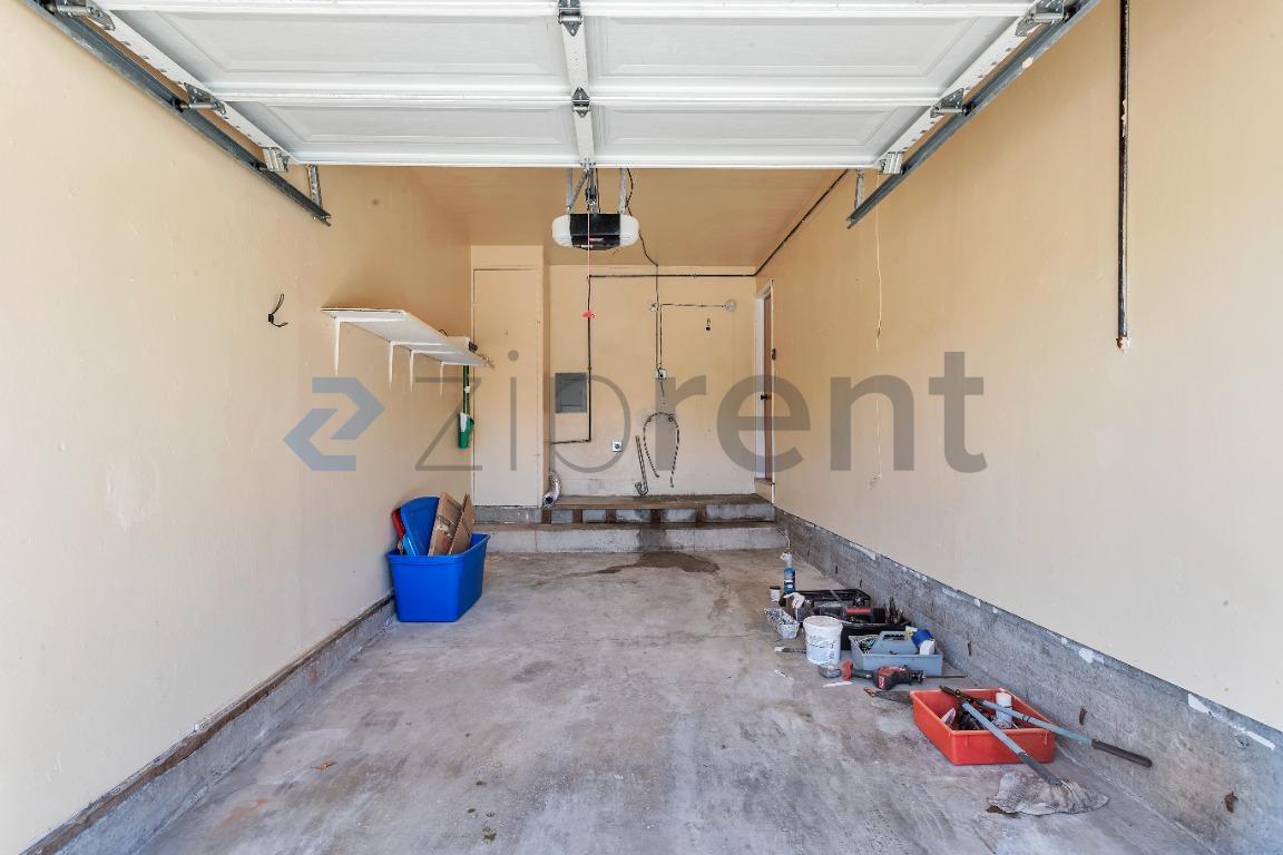 Building Photo - Unit