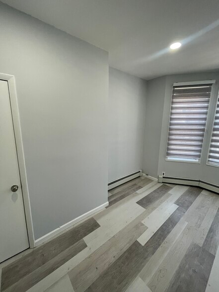 Building Photo - 158 Hopkins Ave