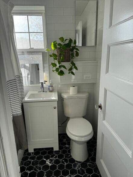 Bathroom #2 - 47 Kilsyth Rd