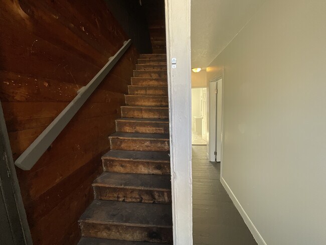 Building Photo - 246 Walnut St