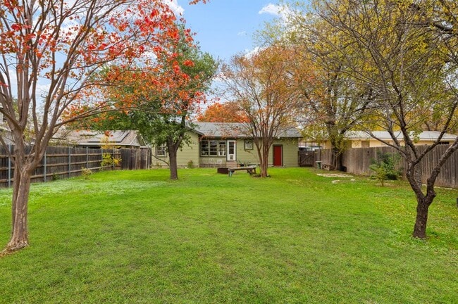 Building Photo - 503 Provines Dr