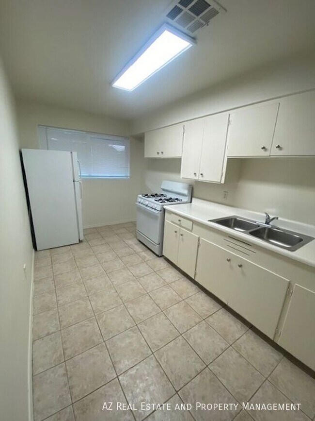 Building Photo - 10648 N 15th Ave