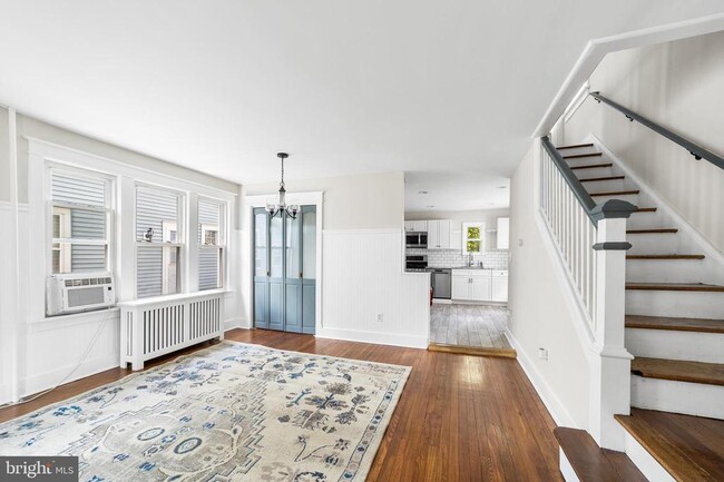 Building Photo - 762 Pilgrim Ave