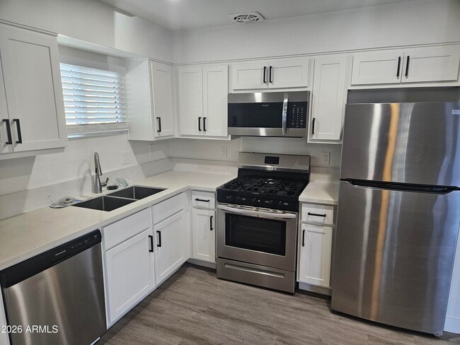 Building Photo - 780 W Coolidge St