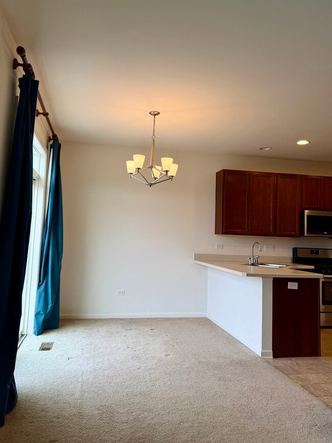 Building Photo - 544 Silverton Dr