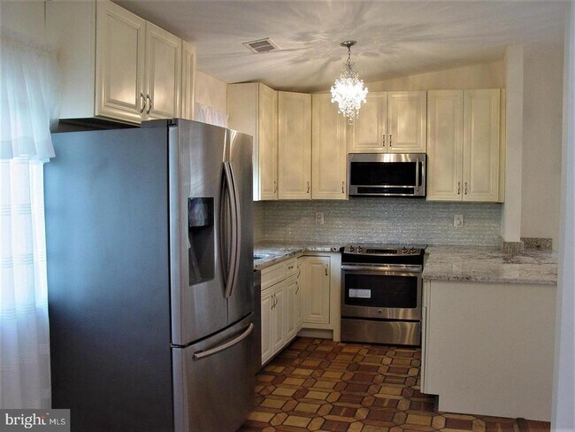 Building Photo - 2537 Oakhampton Pl