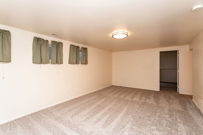 Building Photo - Stunning Ranch Style Home in East Colorado Springs!