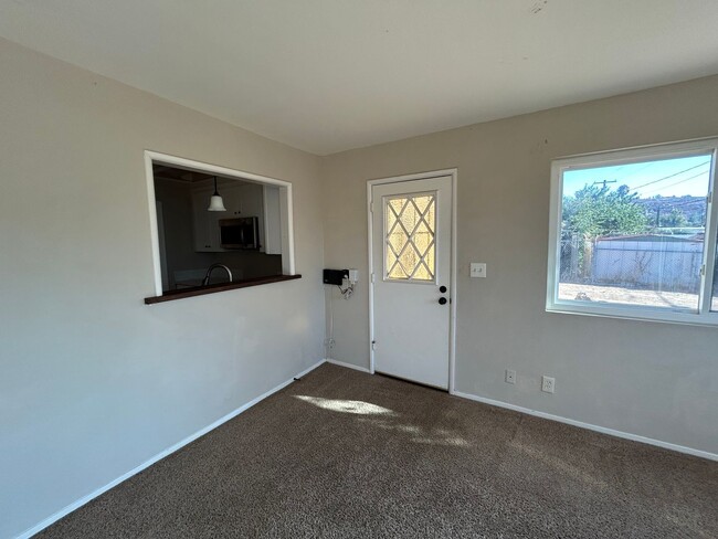 Building Photo - Cute Four bed tucked in Santa Rosa Hills!