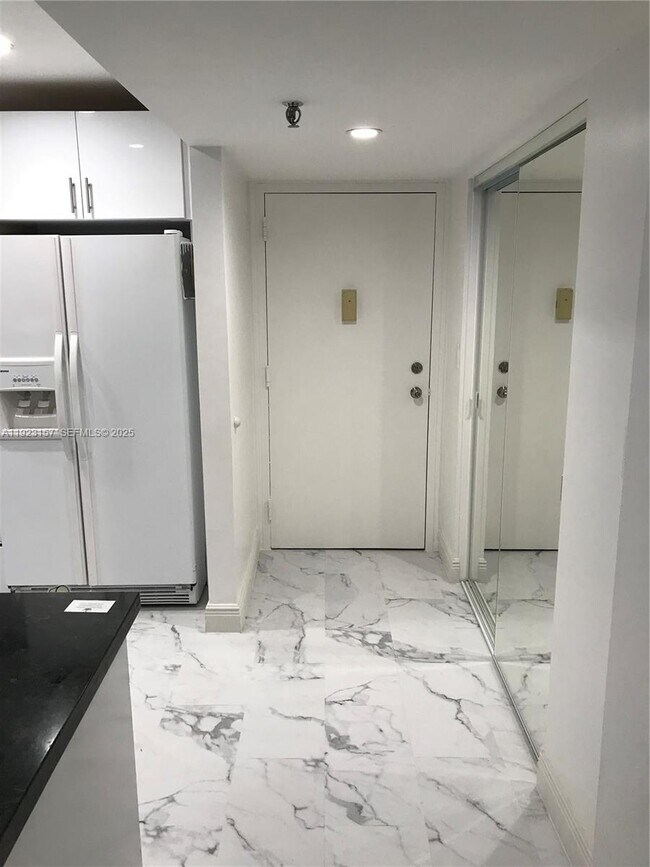 Building Photo - 250 181 Dr