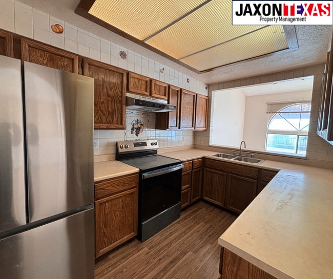 Building Photo - 4614 N Stanton St