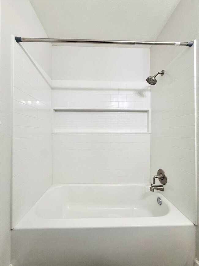 Building Photo - 137 Laurel St