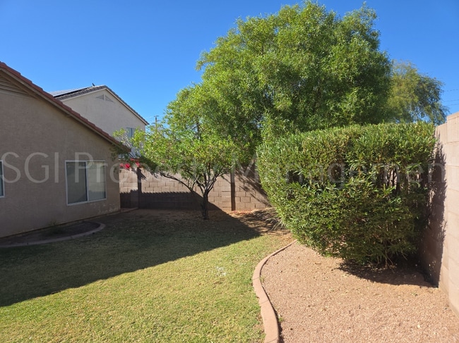 Building Photo - 2016 E Bluefield Ave