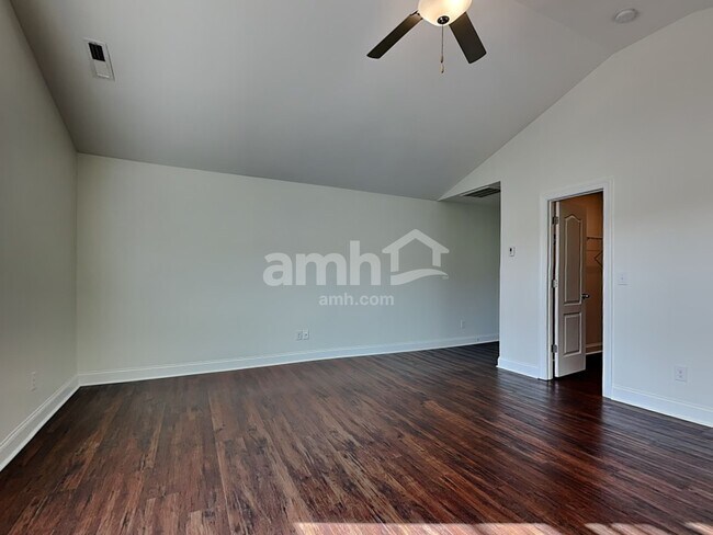 Building Photo - 515 McMillan Ln