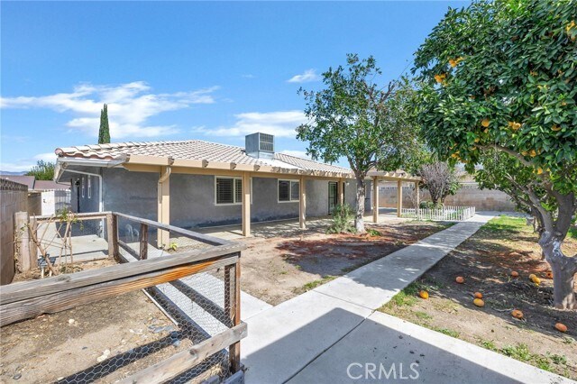 Building Photo - 41363 Plumrose St