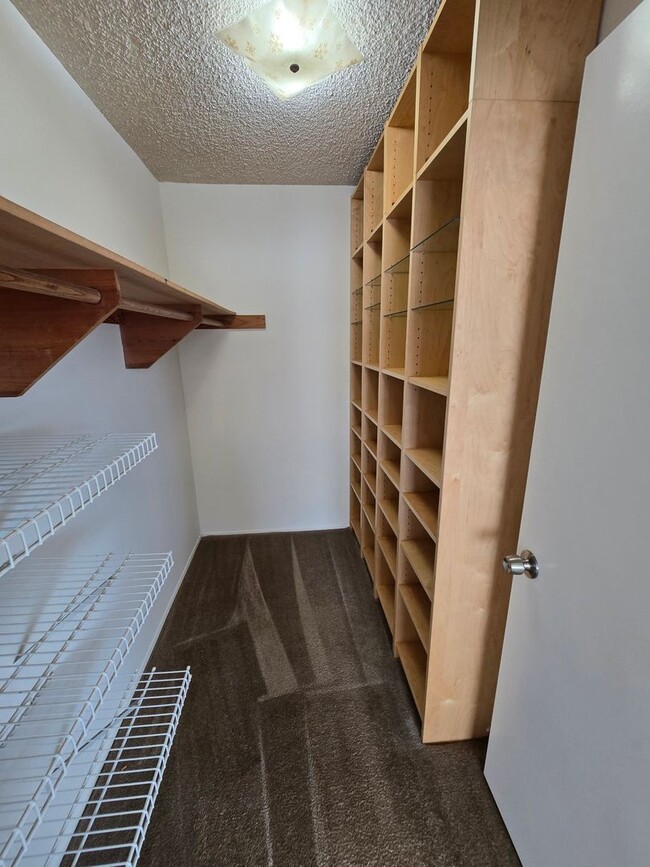 Building Photo - Spacious 3BR/2BA with Modern Upgrades, Lar...