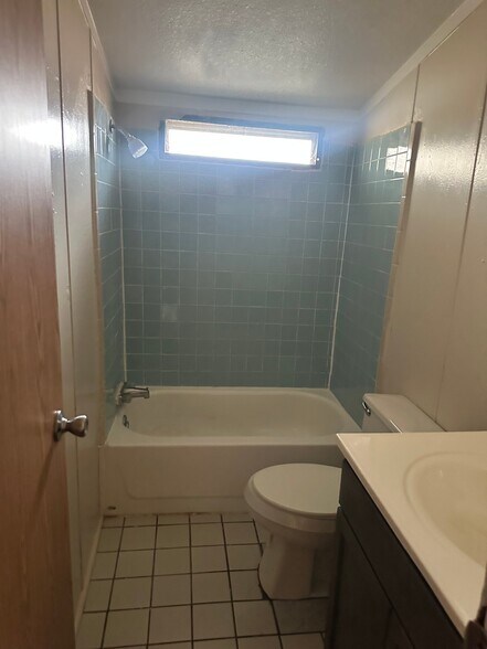 Building Photo - 346 Crescent Creek Ln