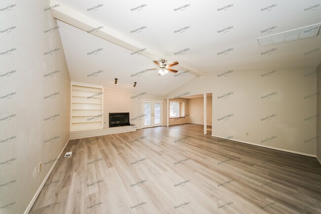 Building Photo - 813 N Briarcliff Dr