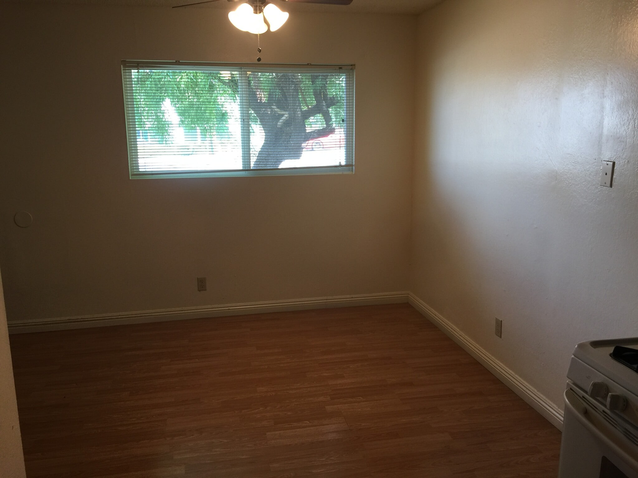 Building Photo - 117 N Tustin Ave