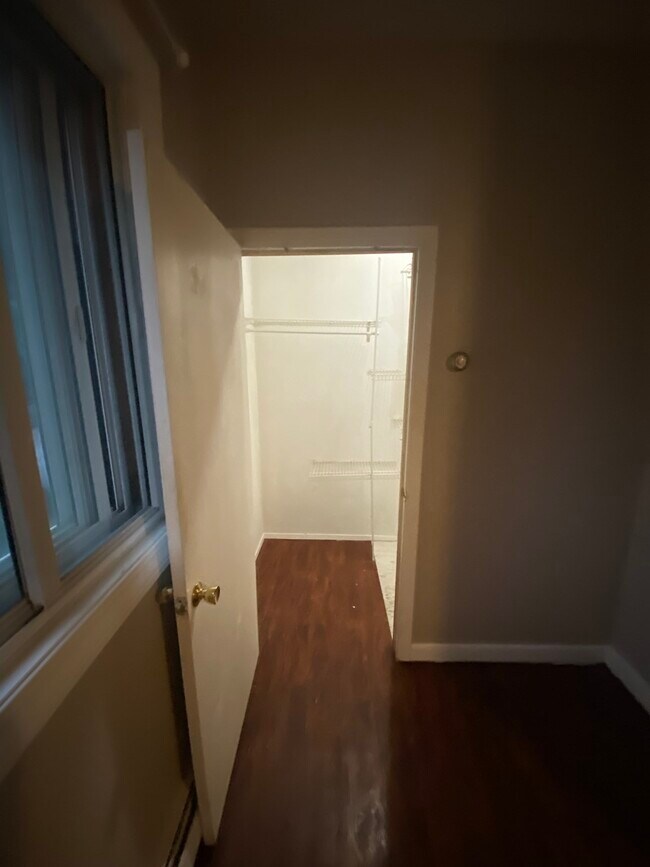Building Photo - 455 Frankfort St