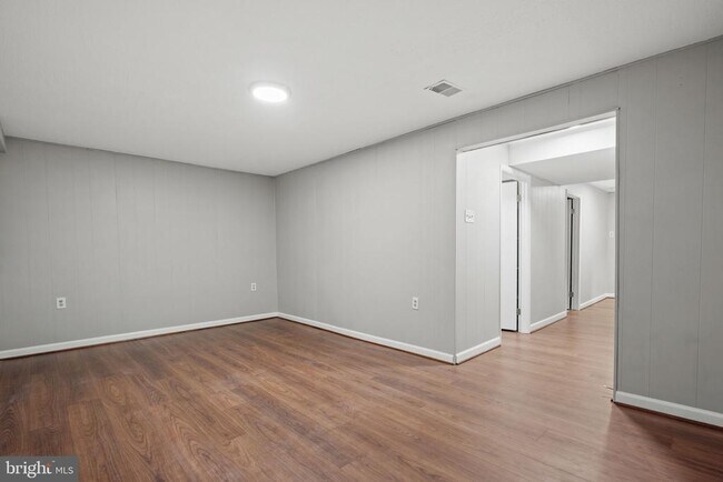 Building Photo - 5863 Jackson Oak Ct