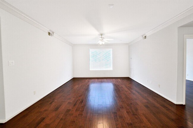 Building Photo - 6611 W Sam Houston Pkwy S