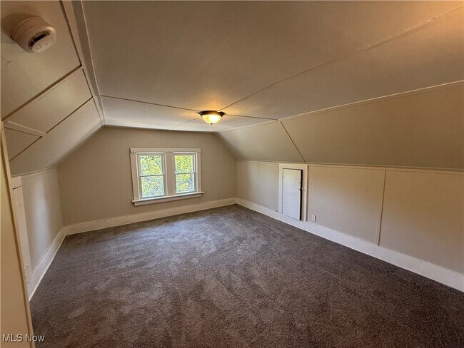 Building Photo - 842 Kenyon St